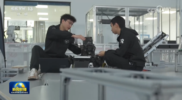 十五五新图景 数智化变革中的万亿新空间——人工智能基础软件开发